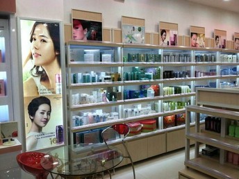 瓊?；瘖y品批發(fā) 服務(wù)可靠 創(chuàng)新務(wù)實